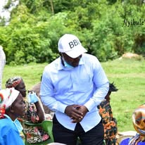 Life in Ugunja & Sidindi. Dan Moen Nyibule with residents, youth, and families across Siaya County.