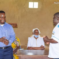 Life in Ugunja & Sidindi. Dan Moen Nyibule with residents, youth, and families across Siaya County.