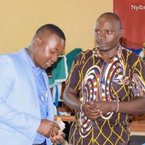 Life in Ugunja & Sidindi. Dan Moen Nyibule with residents, youth, and families across Siaya County.