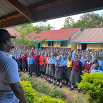 Life in Ugunja & Sidindi. Dan Moen Nyibule with residents, youth, and families across Siaya County.